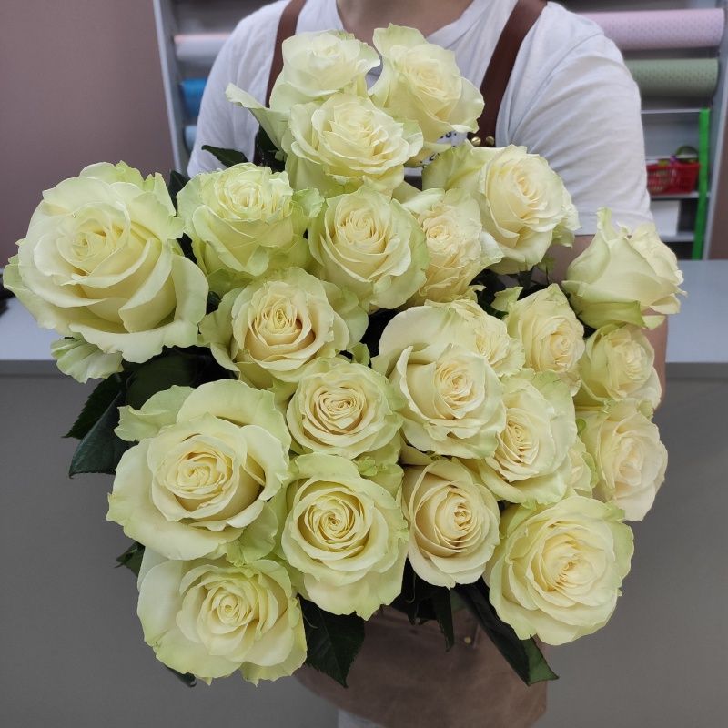 21 белая элитная роза 70 см